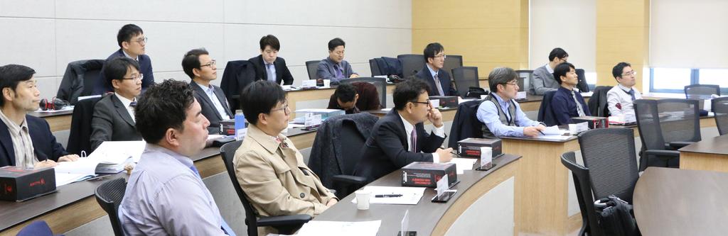 KAIST 글로벌리더과정(Global Leader Program, GLP)은 급변하는 글로벌시대에 대응하여 한국 공공부문의 글로벌 경쟁력 제고를 위해 KAIST와 미국 캘리포니아주립대학이 공동 개설한 국내 최고의 공공기관 맞춤형 글로벌리더십 교육과정입니다.