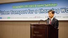 Recent Events KTX 경제권포럼 3 월정기세미나 전문가등이참여하여아시아주요국메가시티에등장하고있는교통관련변화와정책적대응방안에대해논의하였다.