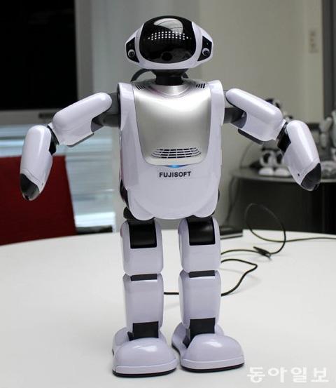 제 4 차산업혁명시대에부응한우리나라지식재산전략 로봇이고령환자의인지능력훼손과건강유지에도움이된다는사실이알려지며일본정부는로봇구매의 70% 정도를보조 2016 년일본정부는약 5,300