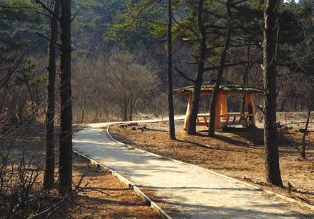 또한온실가스감축등록사업, 에너지목표관리제, 배출권거래제등정부가추진하는녹색성장정책에적극동참하여저탄소사회구현에앞장서고있습니다.