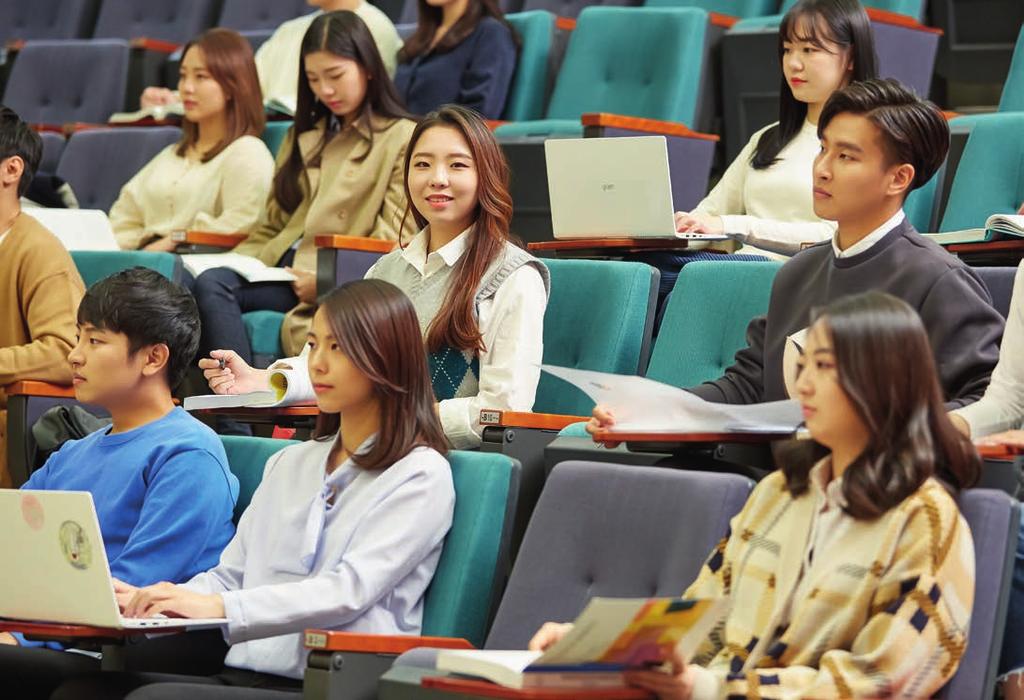 28 인문예술대학 인문예술대학은인문적사유와예술적직관을갖추고, 인문학적통찰력과조형적구상력을겸비하여시대를이끌어가는창의적인재양성에힘을모으고있습니다. 인문과예술의전문화된전공교육및두분야가접목된학제간연구를바탕으로교육의새지평을열어가고있는인문예술대학은국어국문학과와인문과학부, 디자인예술학부로구성되어있습니다. 국어국문학과 _ ywkll.yonsei.ac.