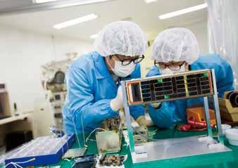 04 경희대학교 2018 학년도정시모집요강 연구경희, 지속적으로 우주 에도전하고있습니다 경희는 2012 년과 2013 년, 한국최초의우주탐사용초소형인공 위성 시네마 (CINEMA Cubesat for Ion, Neutral, Electron,