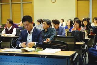 Satir의개인 빙산일기기록하기 를소개했다. 이명진강사는부부간생활속에서자신이배우자에게바라는기대리스트를작성하게한후, 짝꿍과내용을나누며가정으로돌아가실천할수있는사례 ( 도구 ) 를제공하여참가자들에게큰공감을얻었다.