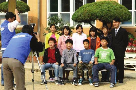 수원사업장은산간지역, 섬마을, 장애학교졸업생에게앨범을만들어드리고있습니다. 졸업앨범에어린시절의아름다운추억을담아주고싶어서시작한일입니다.