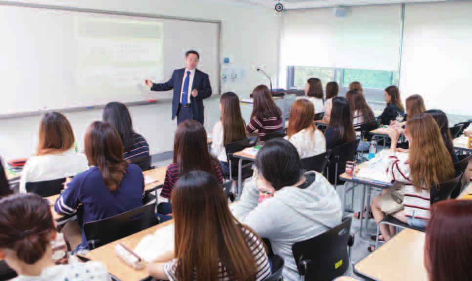 목표를달성하기위하여디지털경영시대에적합한최첨단경영학이론과실무교육과정을종합적으로제공하여실무역량을갖춘창의적 도전적여성비즈니스전문가를양성합니다. 관련자격금융, 금융회계, 컴퓨터등다양한분야자격증을취득하여금융비즈니스과학생들이졸업후금융실무인력으로활동할수있도록금융관련자격증취득반을운영합니다.