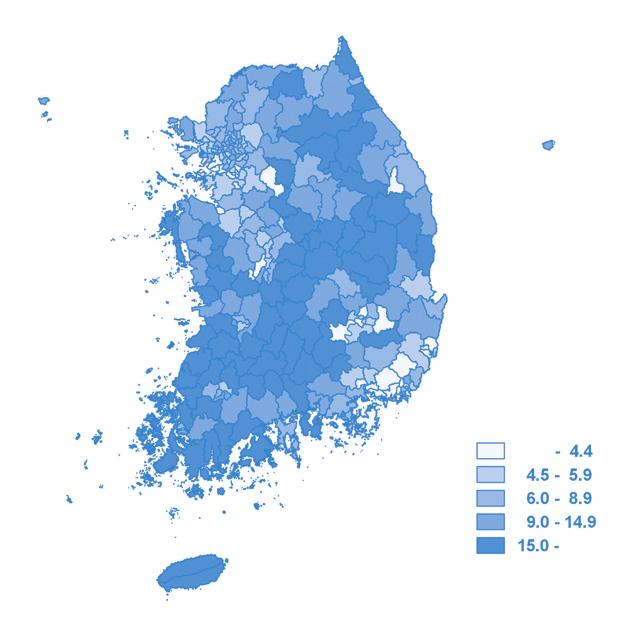 Korean Social Trends 2016 자가높고동지역거주자는낮으며, 이러한경향은점점심화되고있다. 지난 2015 년 인구주택총조사 에서 100세이상고령자는 2010년보다 72.2% 증가한 3,159 명으로집계되었다. 인구 10 만명당 100세이상고령자의비중은충청북도괴산군 (42.1 명 ), 경상북도문경시 (33.9 명 ), 전라남도장성군 (31.