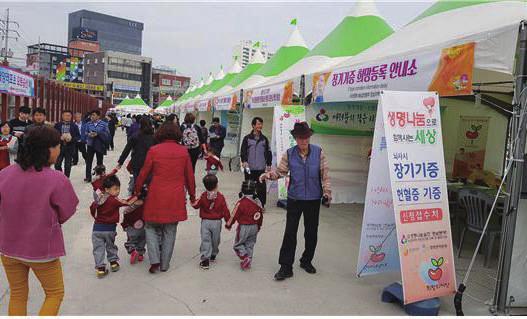 자비의전통차나눔 은매회거듭할수록더욱많은환우와가족분들, 병원관계자분들께서관심을갖고찾아주시어더욱뜻깊은행사가되고있습니다. 잠시이지만지친마음을내려놓을수있는따뜻한시간이되었기를진심으로바랍니다.