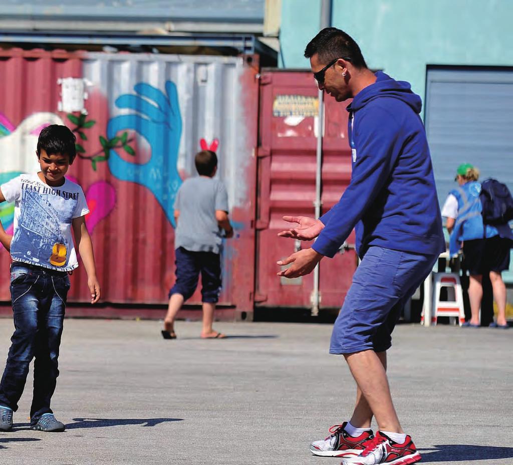 11 WWW.UNICEF.OR.KR cunicef/un021633/georgiev 그리스항구지역에사는난민어린이들이공놀이를즐기는모습. 스포츠의힘 스포츠는남녀노소를불문하고수십억사람들의관심을하나로모으는놀라운힘이있습니다.