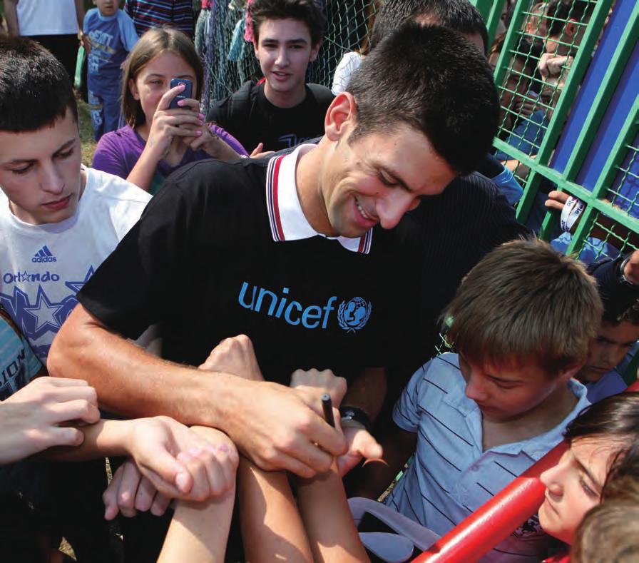 12 UNICEF 2016 SUMMER cunicef/uni116653/babic 세계적인테니스선수이자유니세프친선대사노박조코비치가세르비아어린이들을만났을때. 어린이의놀권리를지키는 팀유니세프 유니세프는모든어린이가행복한삶을누리고, 꿈과희망을키울수있도록다양한스포츠프로그램을만들어운영합니다.