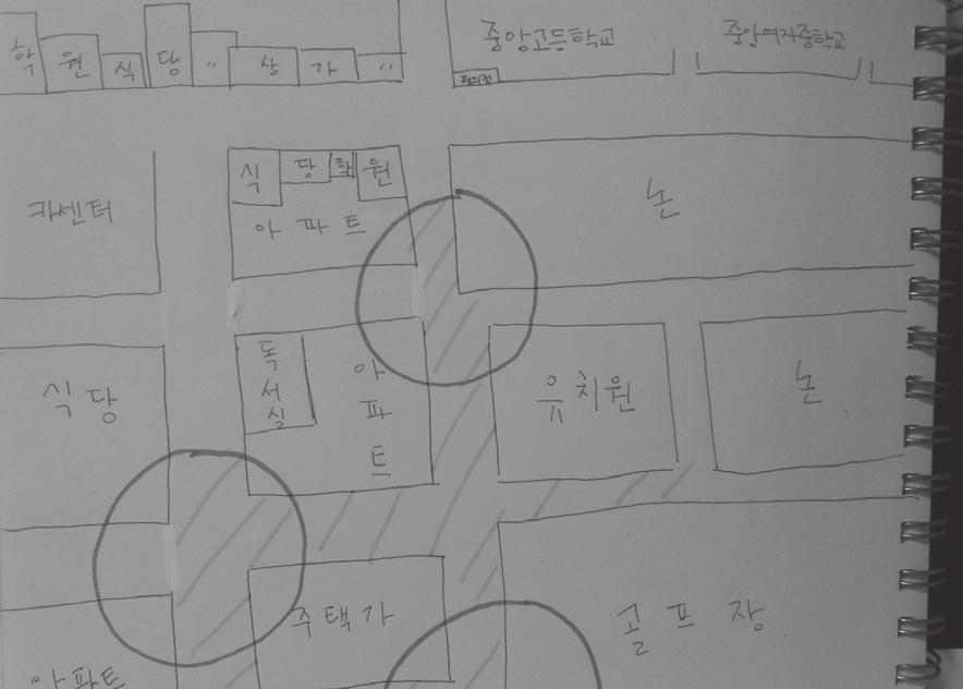 3 귀가시치안문제및가로등법률사회참여 - 마중물 (2) 1. 문제제기 1-1. 문제상황경상남도사천시, 작은항구도시, 현재우리가살고있는이곳삼천포에대한수식어는여러가지이다. 하지만보기좋은말들과는다르게흉흉한소문이돌고있는실정이다. 밤늦은시각에야자를마치고집으로가는길이면우리는두려움에움츠러들어무거운가방을어깨에메고집으로향하곤했다.