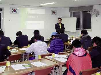 또한, 향후이러한유사사례에대해서는발빠르게대처해줄것을요청하였다. 현재감시센터는지역주민을대표하여원전주변지역의환경방사능모니터링을실시하는중요한기구인데, 인력이턱없이부족하다. 향후제대로된모니터링을하기위해서는정부차원에서인력보강의필요성이있다고의견을제시하였다.