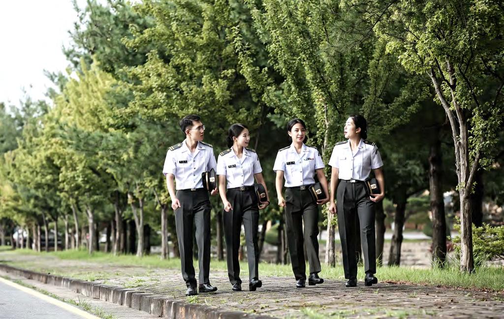 제 63 기 수험생유의사항 수험표와신분증을반드시지참해야하며, 지참하지않은경우시험응시가불가할수있음 - 신분증 : 주민등록증, 운전면허증, 기간만료전여권, 유효기간내주민등록증발급신청확인서, 유효기한내청소년증 ( 청소년증발급신청확인서 ), 사진이부착되고성명 / 생년월일 / 학교장직인이기재된학생증 * 주의 : 국가기술자격증등사진및주민등록번호가명시된자격증등은미인정