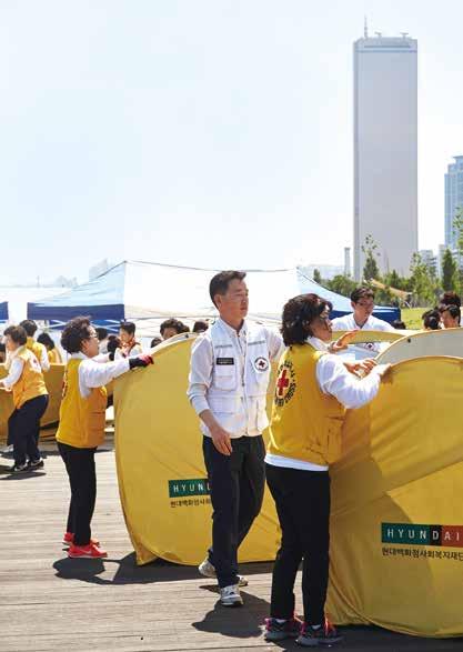 실제로대한적십자사에서는이같은재난상황대비훈련이외에도대국민안전문화의식을보급하고, 안전사회를구현하는데앞장서고있다. 긴급구조지원기관으로서인명구조요원, 수상안전강사, 재난대응봉사회등구조 구급활동을지원하기위한요원을양성하고있으며 도로안전과응급처치 캠페인, 물놀이사고이제그만!