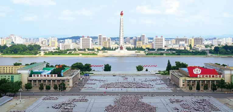 칼럼 HOPE 글김성근국제남북국장 집단탈북과적십자 지난 4월 7일, 해외식당에서근무하던북한의종업원 13명이집단탈북하는사건이발생했다. 이를두고북한에서는 유인납치 를운운하고적십자까지끌어들여여론전을펼치는상황. 남북간의대화채널이끊긴지금, 인도주의를실천하는중립적이고독립적인기관으로서의적십자의역할에대해알아본다.