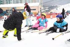 동호회 부회장인 판교지점 박관호 차장은 이런 아이들에게 스키장에서의 추 억을 선물해주고 싶었다.