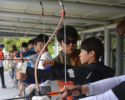 부산광역시학생교육원부속대안교육시설한빛학교 대안교육위탁교육기관특색및자랑 부산광역시교육청첫공립대안학교 / 부산광역시학생교육원부속위탁형운영 - 교직원구성 : 교육연구관 (1), 교육연구사 (1), 교사 (11),