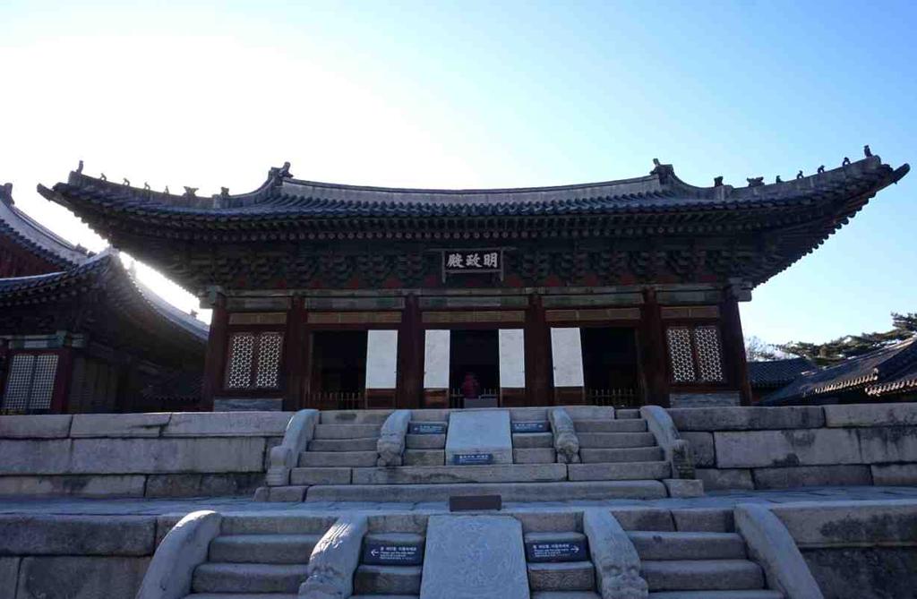 소요) 명정전 환경전 통명전 춘당지 ⑤ ④ 대온실 창경궁 정전으로, 남아있는 조선시대 궁궐 전각 중 가장