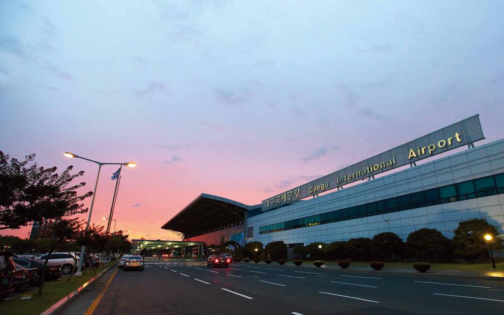travel to airport Daegu International Airport 동북아중심공항으로발돋움하다 대구국제공항경상도중심부에있는대구국제공항은영남권거점공항으로서입지적으로나기능적으로전국을쉽게연계할수있으며,