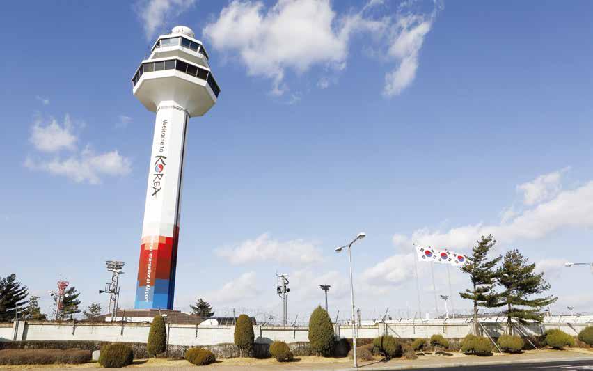 한편, 김포공항의경쟁력제고를위해 2014년국토부가작성한제2차항공정책기본계획에국제선증편에대한내용이포함되었으며이에따라국제선확대로더욱편리해진김포국제공항을만나볼날이머지않았습니다.