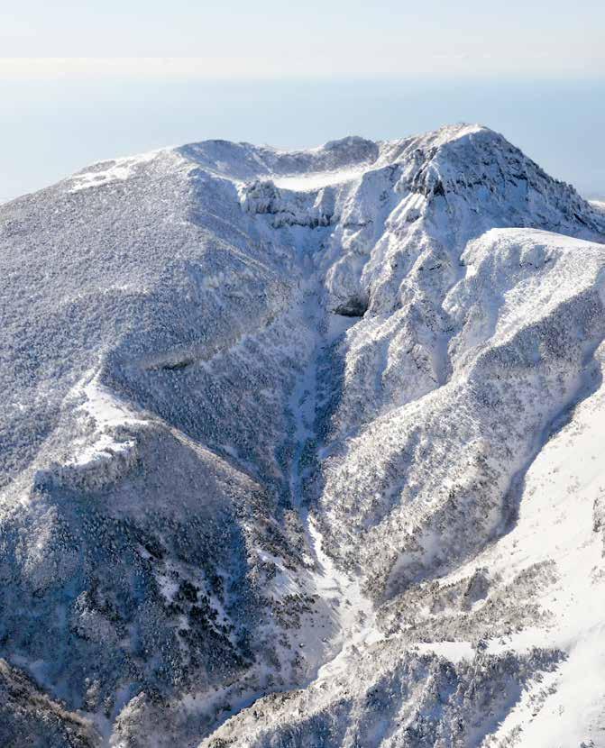 푸른땅제주 등산코스 1 제주의지붕, 한라산등반 여행정보문의테마가있는보물지도 2 제주관광백과테마가있는보물지도 1 제주이야기 6.8km, 3 시간 어리목매표소 2.4km 지점사제비동산 3.2km 지점만세동산 4.7km 지점윗세오름 6.8km 지점남벽분기점 2 1 1117 어리목코스 산록도로 1100고지휴게소영실코스 5.8km, 2 시간 30 분 영실휴게소 1.