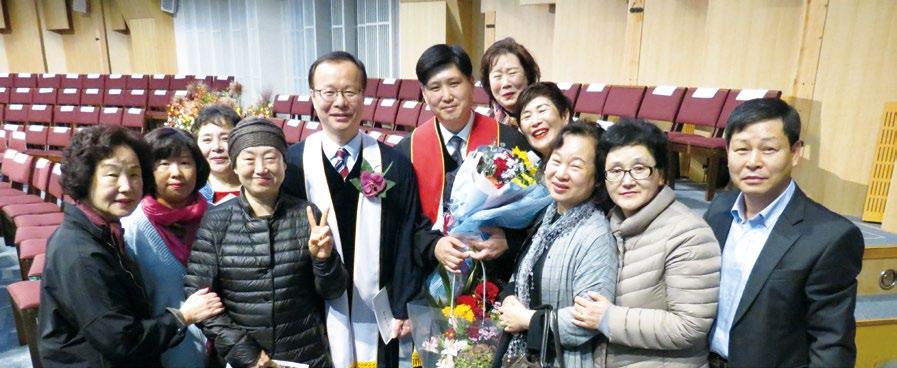 30 파랑새광장 10월 22일사랑부서성제목사안수식은혜롭고행복한사랑부가있기까지 16여년동안예수님의마음으로밑거름이되어주신전도사님께서지난 22일에목사안수를받으셨다.