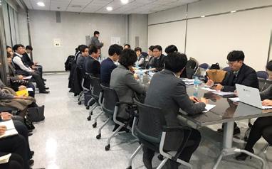 Center News 우리센터소식 Korean Skills Quality Authority 06 재직자원격훈련제도개편훈련기관간담회개최 직업능력심사평가원원격훈련심사센터는지난 11월 22일, 2019년도재직자원격훈련제도개편관련훈련기관간담회를개최하였다.