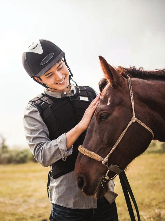 26 렛츠런 Riding 렛츠런 Culture 렛츠런 Life 27 No! 잘못된자세 No! No! 깨져버린 몸의밸런스 위의둘을감당하기에너무약해진척추뼈 척추에가해지는심한하중과스트레스는척추의변형 을초래하게되며, 이는몸의밸런스가무너지는결과 준다면척추관절에일어나는대부분의질환은막을수 있습니다. 를가져옵니다.