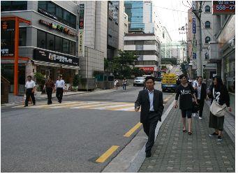 로의대기차량으로인해서상충과함께지체가발생한다.