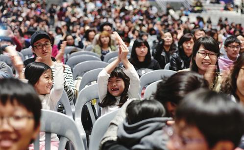 16 2014 부산문화재단연차보고서 Busan Cultural Foundation Annual Report 2014 17 02 통합문화이용권 ( 문화누리 ) 누구나즐길수있는문화예술의행복, 통합문화이용권과함께하세요.