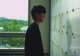 SHORT FILMS / 2017 Green Frog 不听话的青蛙 2017 13m 55s color DCP Drama Director Kim Gyeongjin Suhyuk, a bad student who lives alone with his alcoholic