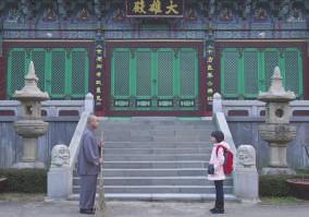 One day, a chief monk asks him to take care of a little girl for a day. And the girl wishes to eat a soft persimmon. No persimmons are left at the temple.