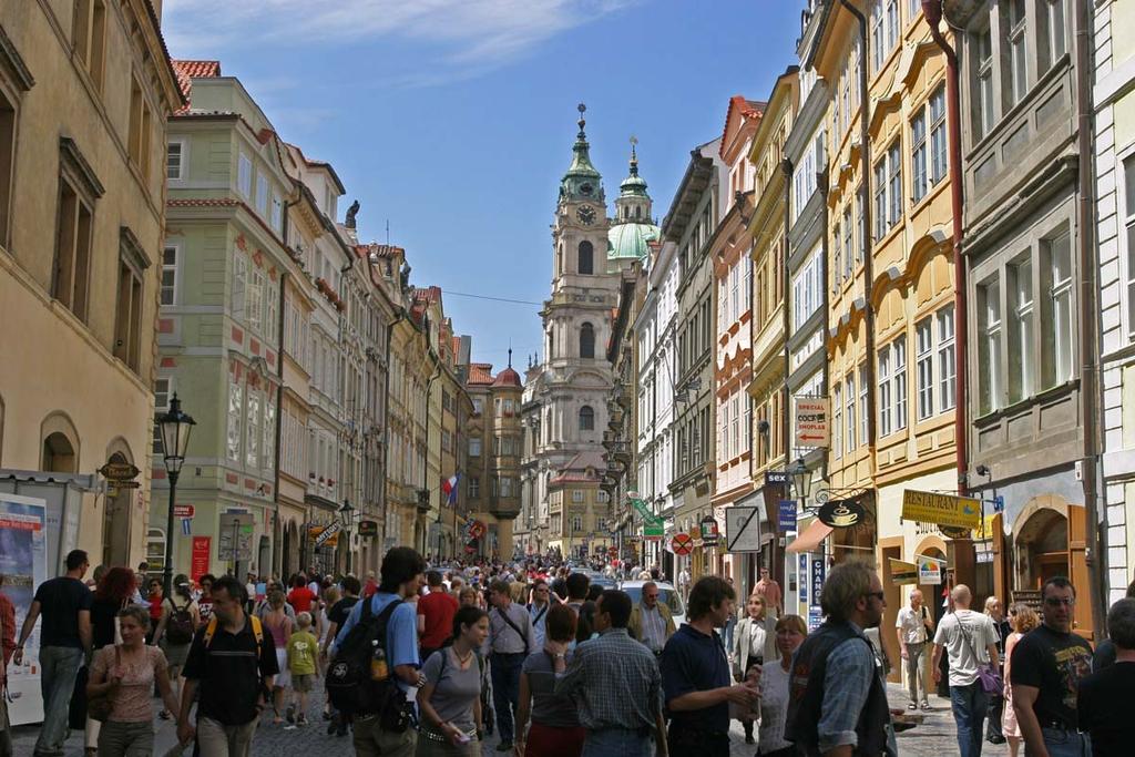 [Mala Strana Street] 세번째일정으로프라하의아기예수상 (Infant Jesus of Prague) 이모셔져있는승리의마리아교회 (Church of our lady Victorious in Mala Strana) 를방문하였다. 스페인의요셉수사가만들었다는이아기예수상은수많은기적들로인해많이공경받고있으며전세계에서보내온화려한예복들이입혀져있다.