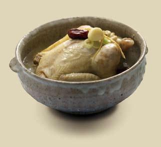 다섯가지잡 Samgyetang (sumangguni sa pahina 112) 삼계탕 (112 쪽참조 ) 곡을넣은밥이라는뜻이지만, 꼭다섯가지를넣는것은아닙니다. 취향에따라찹쌀, 수수, 팥, 조, 대추, 콩, 은행, 밤등으로밥을짓고, 마른나물을양념해먹습니다. 덥고습한여름가운데에도가장더운절기는 초복, 중복, 말복 의세번입니다. 세번의복날을 삼복 이라고합니다.