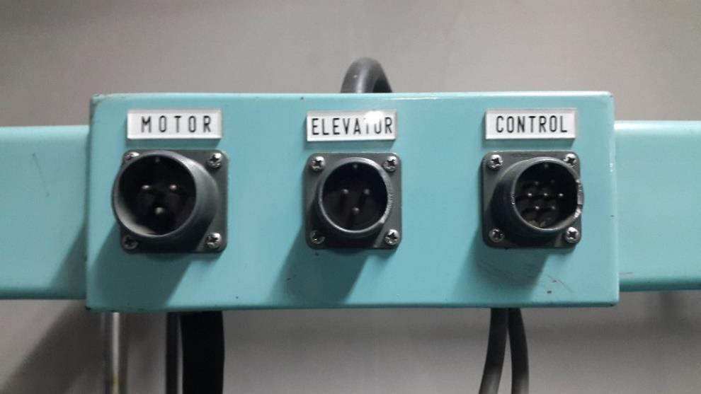 각모듈에전원및신 호를공급하기위한커넥터를연결해야평면운동장치가구동되도록설계되어 있다.