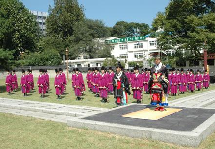 Squre, and Cheonggye Plaza. 고종 명성황후 가례 재현 행사 Traditional Ceremony 봄 여름 Spring Summer Events 5.