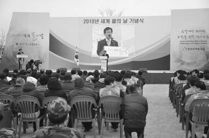 동전시회를통해중국의환경산업기술과시장현황을파악하고나아가우리의환경기술을중국시장에널리접목시킬수있는좋은비즈니스의자리를마련하였다. 환경보전협회장규신사무총장을비롯하여임원진이직접전시장에참여하여환경부의환경정책및국내환경시장현황및기술, 국내에서가장규모가큰국제환경산업 기술 & 그린에너지전 (ENVEX) 등을홍보하여해외바이어들에게큰관심과호응을얻었다.