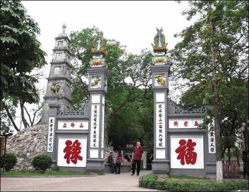 vn 3) 지방관광명소 하롱베이 (Vinh Ha Long) ㅇ영화 " 인도차이나 " 의배경이되었던곳.