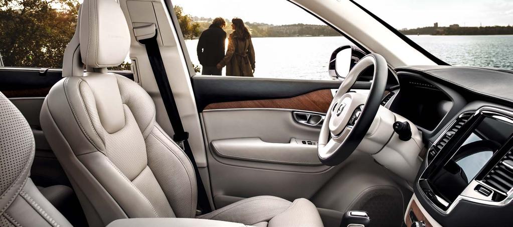 volvo XC90 interior design 07 INSIDE YOUR CAR Your own space, wherever you go. NEW XC90 을타고여행길에나서면세련된리모컨키를손에든순간부터언제나특별한기분이듭니다. 넉넉하게마련된실내에서는최고급소재와뛰어난장인의솜씨가정갈한우아함과만납니다.