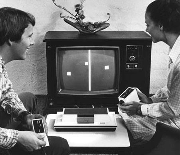 - 1972년랄프베어가개발한마그나복스오디세이 (Magnavox Odyssey) 가출시되면서가정용콘솔게임시대의시작을알렸다.