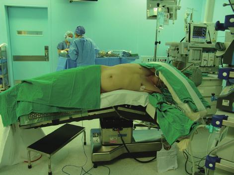 일부수술의경우 operator 에따라 Lithotomy positioner 를이용한 supine position 을이용하기도한다.