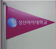 1 공항에서공항리무진버스로성신여대까지이동할경우, 버스정류장에서학교기숙사까지의거리는도보 10 분거리입니다. 버스정류장에서기숙사까지택시비는약 3,000 원정도이고학생본인이지불해야함으로미리본국에서환전하여준비하시기바랍니다.