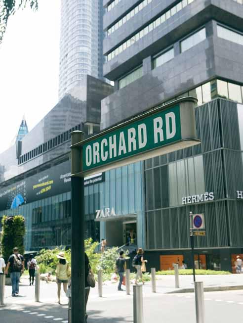 Attraction 오차드로드 Orchard Road 1970 년대쇼핑몰인 C. K. 탕스 (C. K. Tangs), 플라자싱가푸라 (Plaza Singapura), 그리고만다린호텔 (Mandarin Hotel) 등이들어서기시작하면서성장한싱가포르최대쇼핑거리오차드로드.