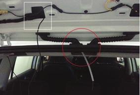 - 승용차경우양쪽트렁크지지대라인을이용하여설치하고연장케이블이간섭받지않도록주의하여설치합니다.