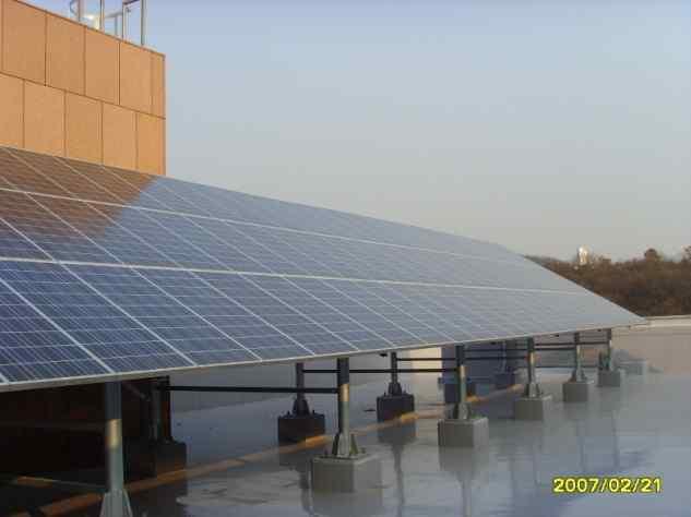태양전지로주로이용되는결정질실리콘태양전지의경우고온시발전효율떨어지므로이에대한대책필요 부착형, 지붕형 BIPV