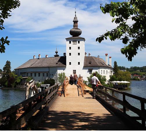 10:30 11:20 ① 이동( 그문덴Gmunden) 50km, 50분 ② 그문덴 오르트성Schloss Ort 관광 11:20 주요 관광지 : 오르트성(Schloss Ort) ③ 이동( Gasthof Hotel Grünauerhof) 및 호텔 Check-in 8.