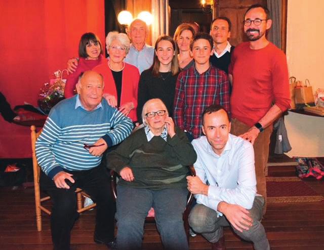 Elle participait aux assemblées avec Jean d abord, puis elle y venait seule, et enfin Monique, sa nièce, la conduisait au Relais de Pouilly où elles passaient la nuit précédant l assemblée.