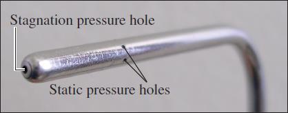 정체압구멍과원주방향으로의 5 개정압구멍중 2 개를보여주는피토정압관