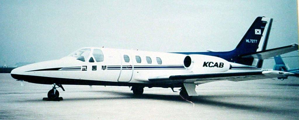 이후다른기종의항공기를도입하기로결정하고도입계획을추진한결과 1977년 9월점검용항공기 1대 (Cessna Citation-500 기종 ) 와점검용탑재전자장비 ( 수동점검방식 )