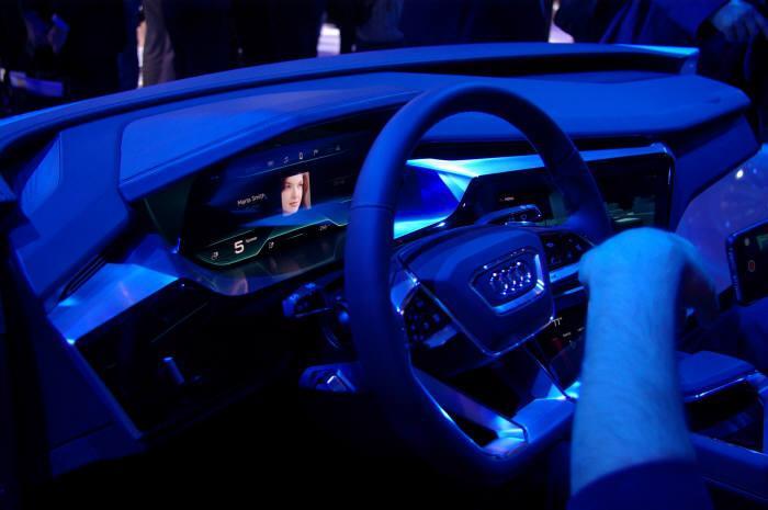 BMW는자동차용 OLED 주문확대전망 OLED 태블릿 PC 자동차용 OLED