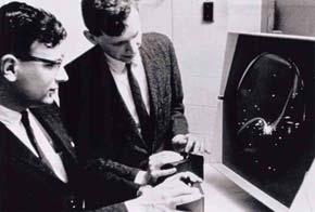 C.R. Licklider, Ivan Sutherland 등한세대에걸친컴퓨터과학자들에게영감을주어현대정보사회가성립하는데촉매역할을한것으로기억됨. 출처 : 위키백과 Man-Computer Symbiosis (1960) Spacewar (1961) 당시컴퓨터란자료를조작하여기계적인계산을수행하는장치였음. 1960 년 J.C.R. Licklider 가주창한인간 - 컴퓨터공생 (Man-Computer Symbiosis) 관점은컴퓨터를인간의협력자로제시함으로써보다효과적으로기능할수있고이러한상호작용을통해서인간이할수있는이상의좋은결과를얻을수있을것이라고주장.
